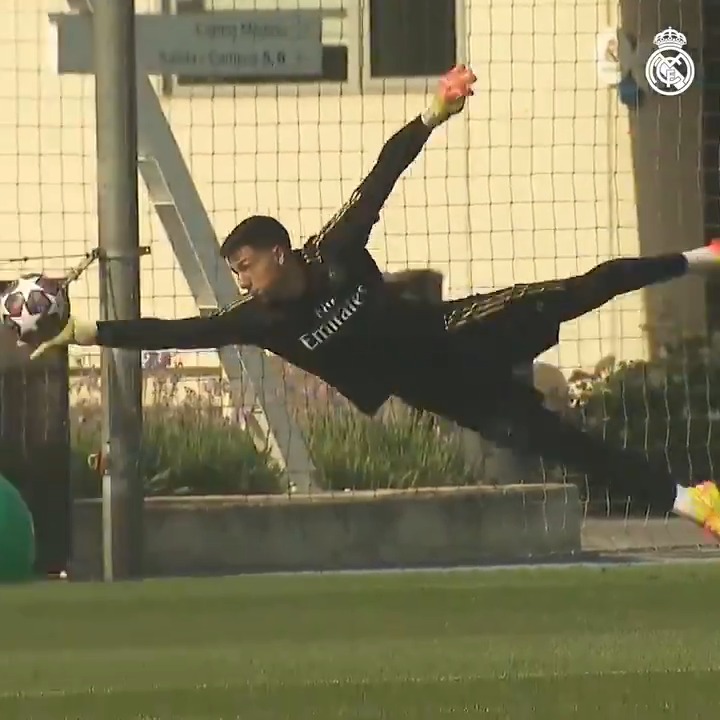 🔥⚽ ¡Trabajo, trabajo y más trabajo!
🔜 @UEFAYouthLeague
🌱 #RMCity | #HalaMadrid https://t.co/WXYJHz3xNj