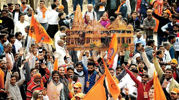 2014 : नरेंद्र मोदी के नेतृत्व में केंद्र में BJP की सरकार आई।2015 : VHP ने देशभर के लोगों से राम मंदिर निर्माण के लिए ईट देने को कहा। यूपी के मुख्यमंत्री अखिलेश यादव की राज्य सरकार सपा ने कहा था कि वो ईंटों के ट्रक को अयोध्या जाने की अनुमति नहीं देंगे। ...46/n