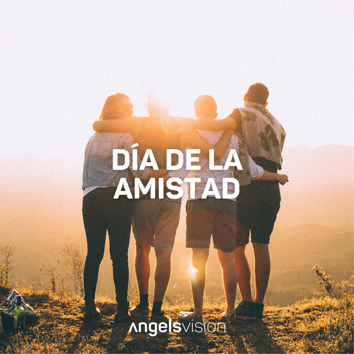 angelsvisionco's tweet photo. Los conocidos te preguntarán por qué la Antártida ❄🎒🥾⁣
Los amigos te preguntarán si con tres abrigos van bien.⁣
⁣
¡Feliz #DíaDeLaAmistad! 💙✨⁣
⁣
#AngelsVision #FriendshipsDay #InternationalFriendshipDay  #friends #amistad #FriendsForever https://t.co/9J0db4b7IK