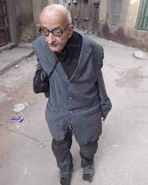 Fakirlerin doktoru Mısır'lı doktor Muhammed Meşâli vefat etti.
ömrünü fakirlerin içerisinde bir fakir olarak yaşayıp fakirleri ücretsiz tedavi etmekle geçirdi! Lüks bir hayat yaşayabilirdi ama reddeti!
Mekanın cennet olsun hocam...