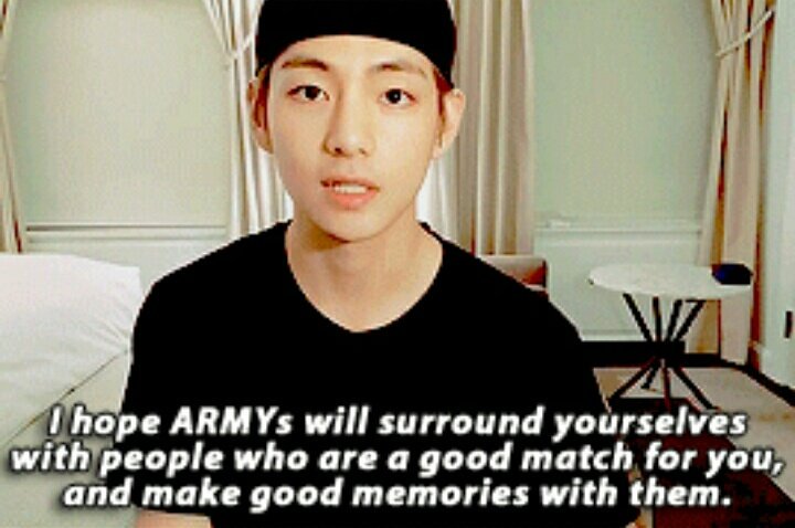 An introvert army asked Taehyung for a friendship advice as she/he had difficulty talking with ppl & tae told her rather than forcing oneself to become friends w/ a person who doesnt fit"Find & cherish those around u who are a good match & make everlasting memories" he's so wise