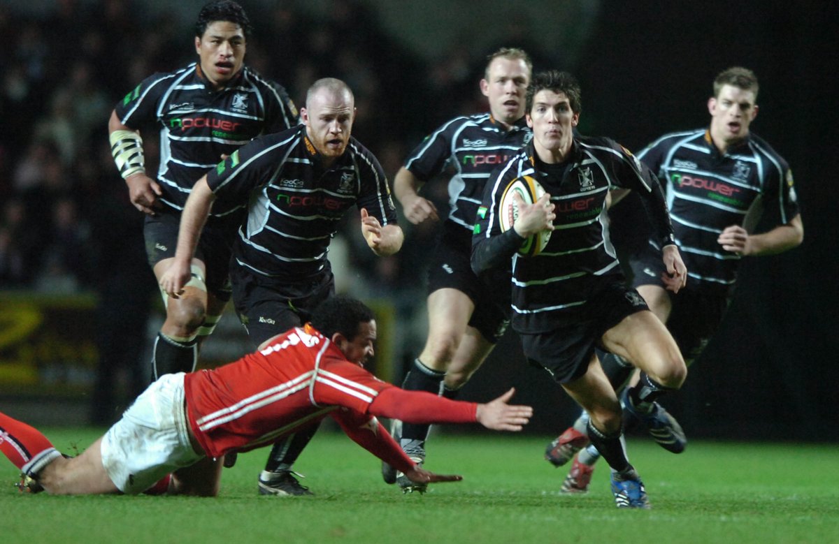How's this for a #ThrowbackThursday 🏉

Join us on our Facebook page tonight at 7pm to relive our Boxing Day Derby versus the Scarlets from 2006, courtesy of <a href="/S4Cchwaraeon/">S4C Chwaraeon 🏴󠁧󠁢󠁷󠁬󠁳󠁿</a>💪

📢 SPOILER ALERT
It was a cracker 😏🔥

#OurBloodIsBlack