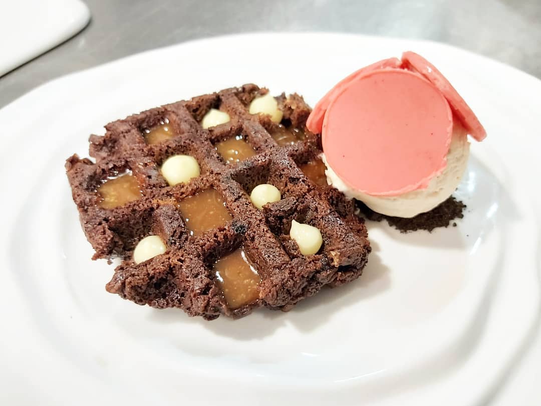 CyEdelPirineo's tweet photo. Para los más dulces... #gookies de chocolate con helado de cacahuete 😋🔝🍫.

Ya sabéis, esto y más os espera en nuestros #microeventos de este verano en #LaEradelosNogales.

#disfrutatumomento #microeventoscye #microeventos2020 #eventosenLaEradelosNogales #verano2020 https://t.co/7xlPs3qBLc