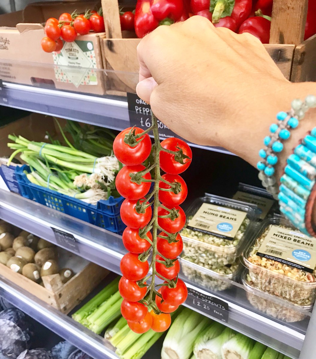 ManukaUK's tweet photo. Our organic cherry tomatoes, which come from the Isle of Wight, are the perfect addition to any picnic 😍 They are full of antioxidants and a great source of Vit C, Potassium, Folate and Vit K. https://t.co/gUUlFQO7qa