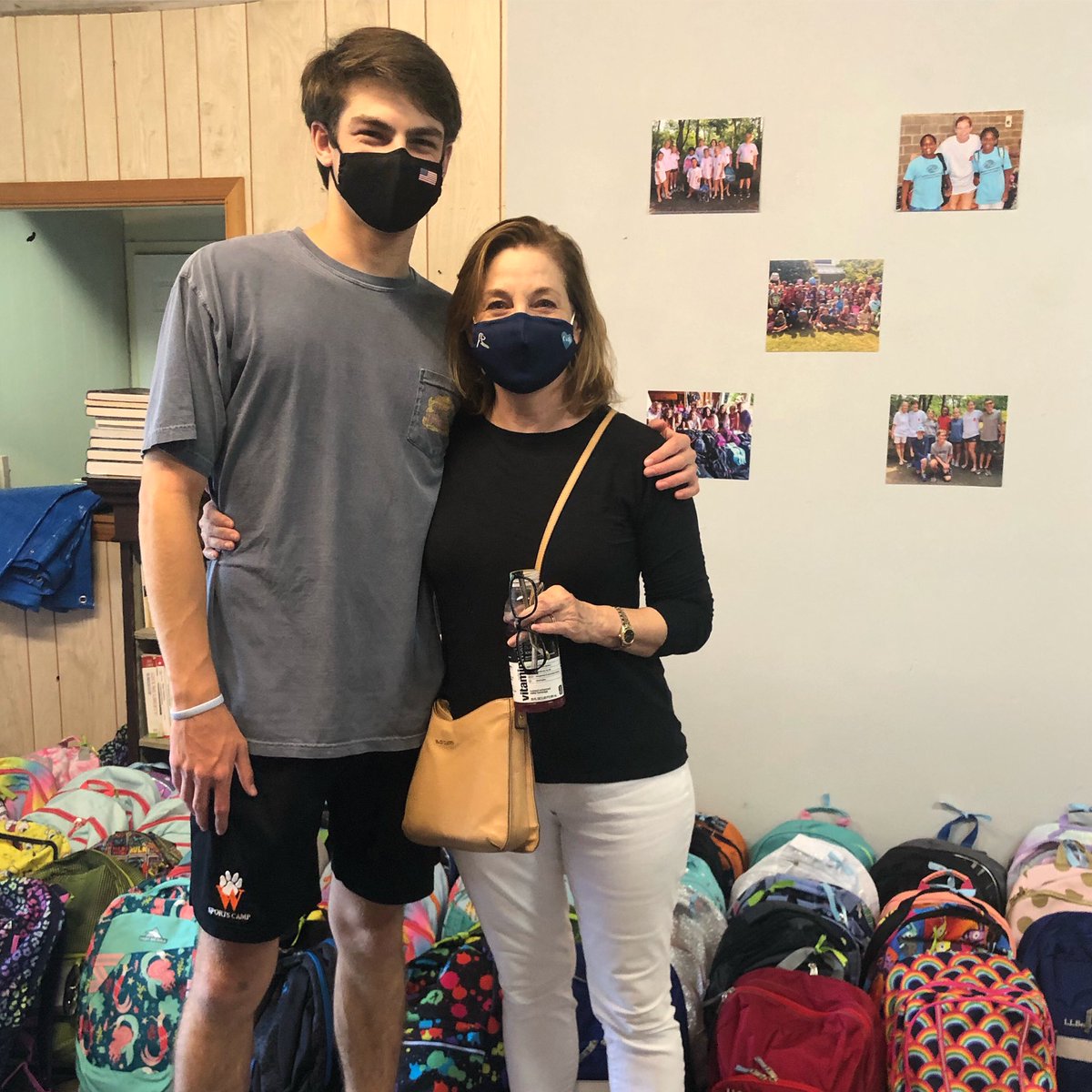BackpackBudsVA's tweet photo. We love our socially responsible mask-wearing volunteers! #backpackbuddies https://t.co/RFP1yL9cON