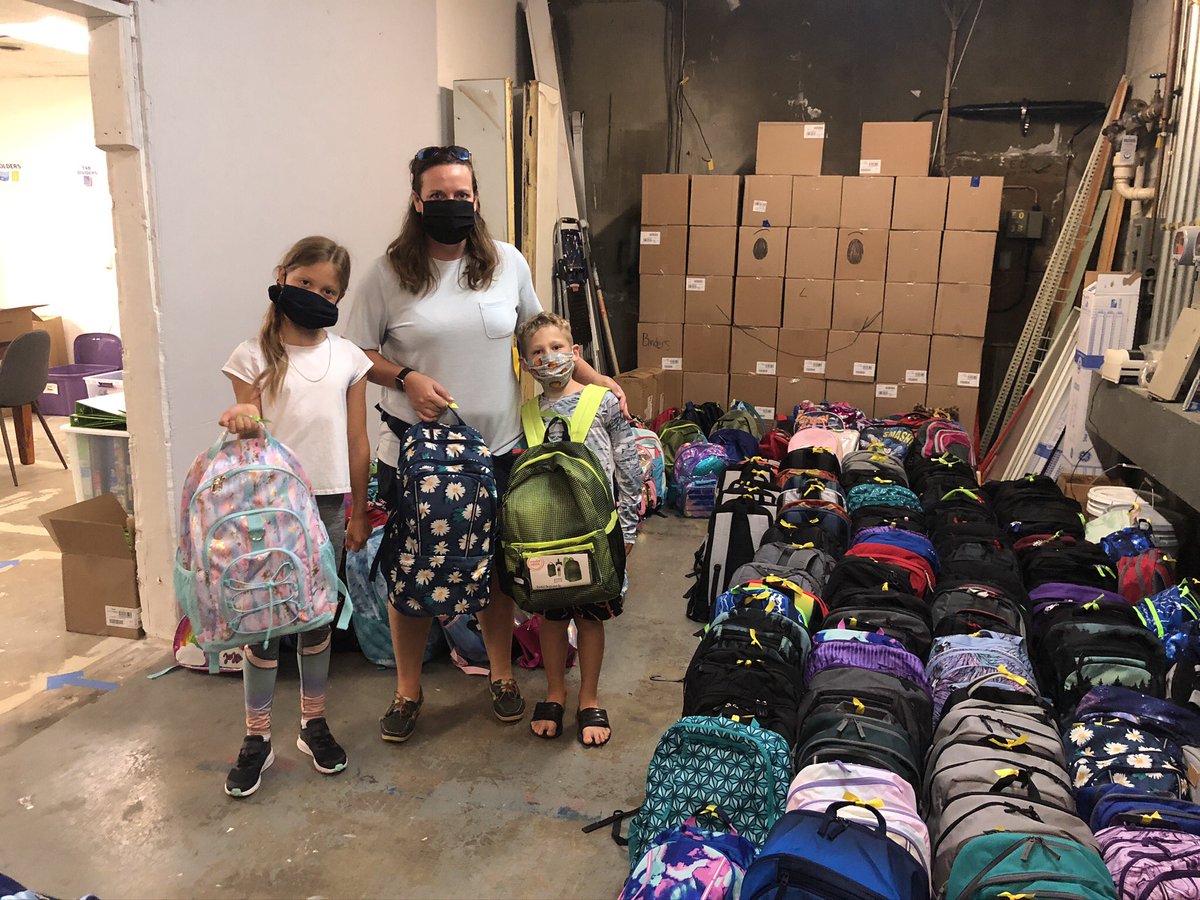 BackpackBudsVA's tweet photo. We love our socially responsible mask-wearing volunteers! #backpackbuddies https://t.co/RFP1yL9cON