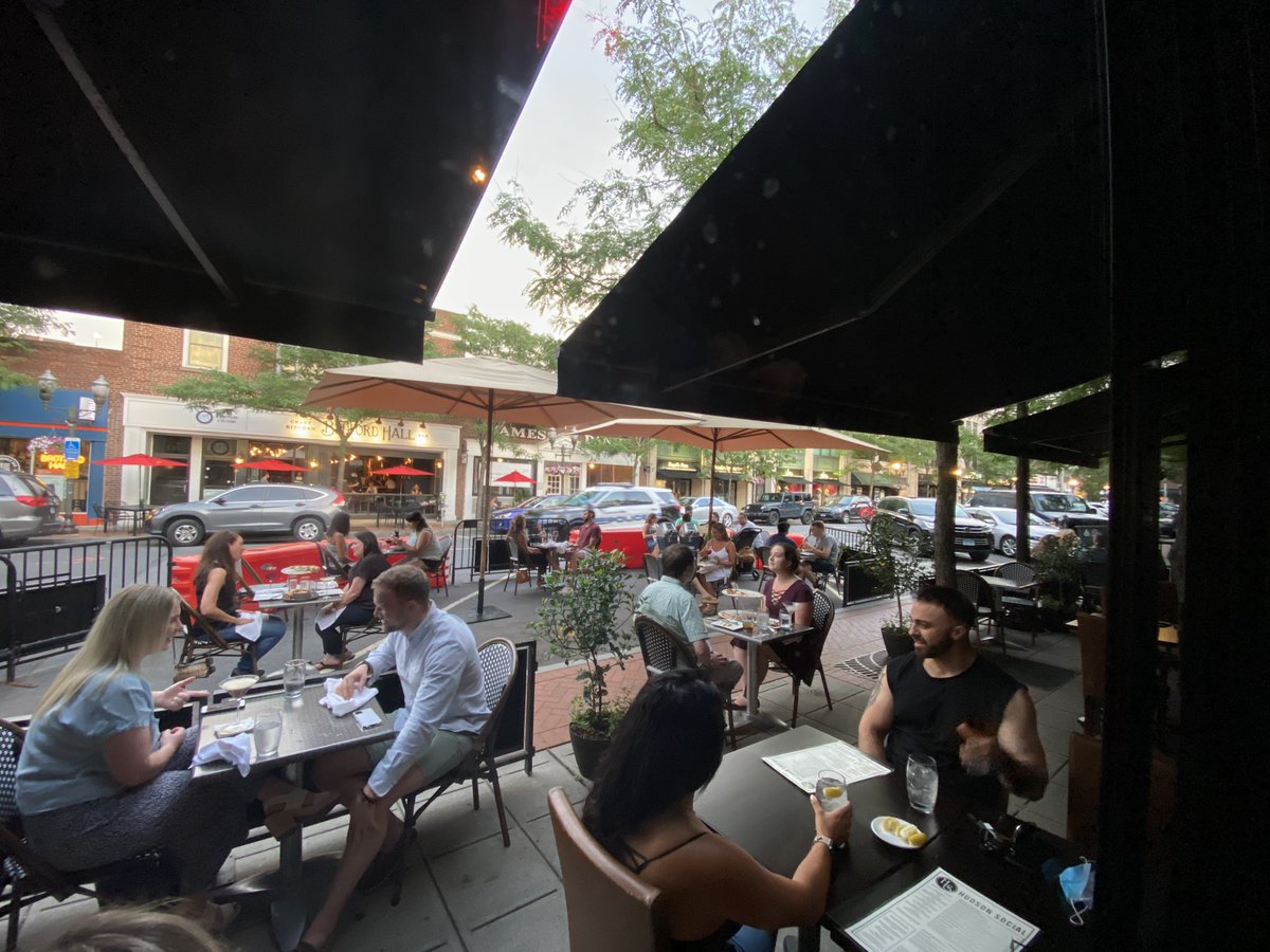 hudson_social's tweet photo. Best way to enjoy this #weather dining al fresco.
.
..
.
..
#stamfordct #forkyeah #tryitordiet #happyhour #203local #stamfordeats #foodie #eatingfortheinsta #eeeeeats #foodforfoodies #devourpower #devourtheworld #eastcoastfoodies #buzzfeast #feedfeed #bedfordst #hudsonsocialct https://t.co/r8yfrVWg9Z