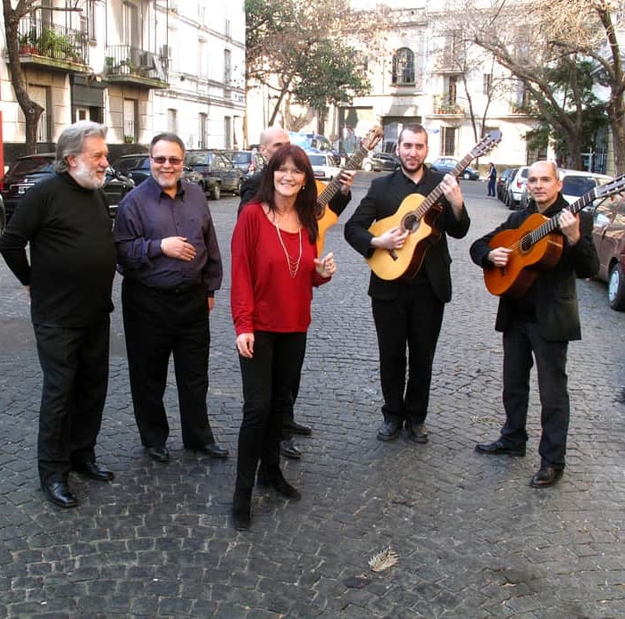 LucreM's tweet photo. Tango a full https://t.co/pgaczjxLg6