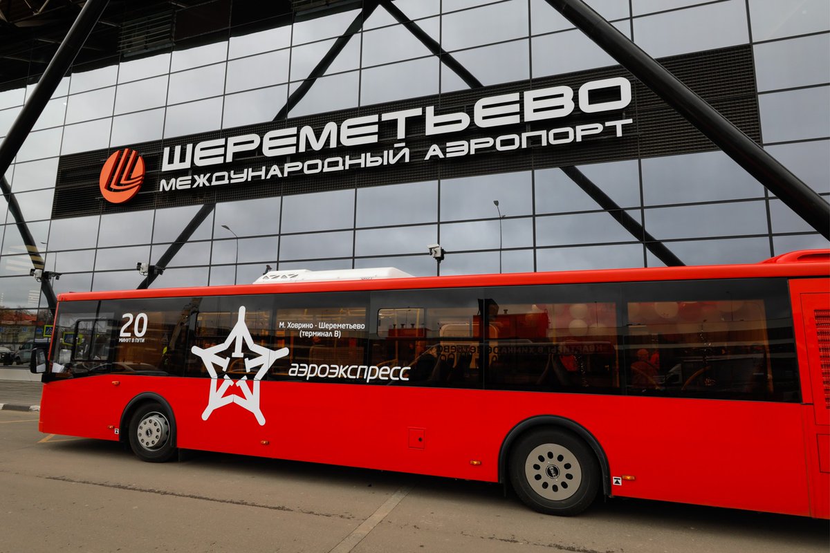 Автобус в шереметьево. Метро ховрино шереметьево автобус. Автобус 1195 · аэроэкспресс. Holiday express шереметьево. Автобус аэроэкспресс в шереметьево.