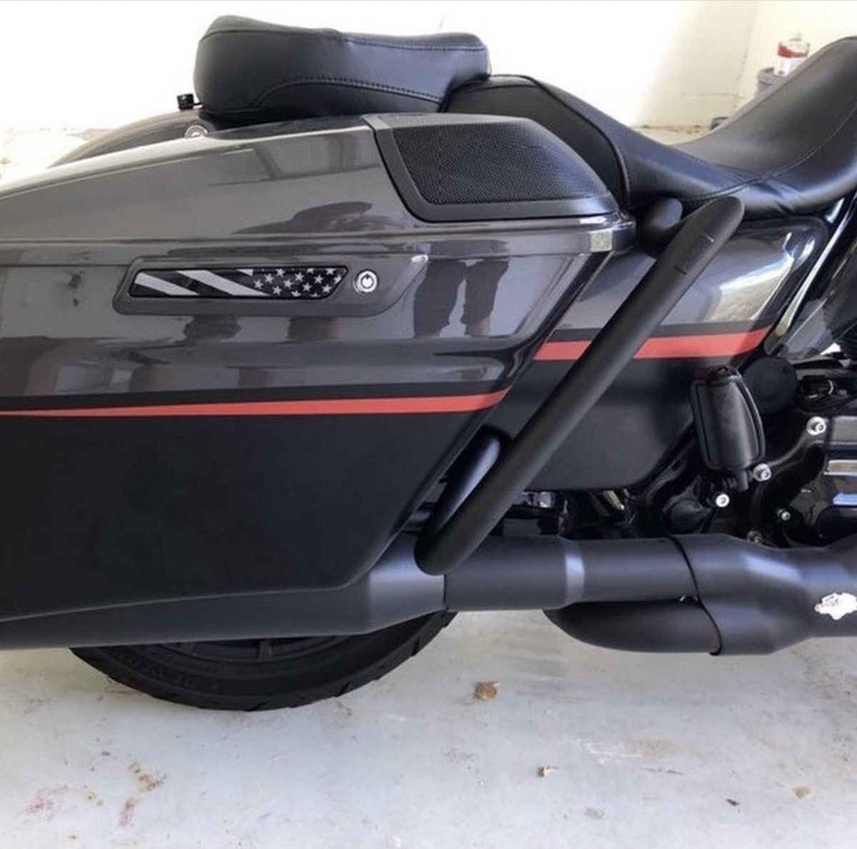 factory_47's tweet photo. Factory 47
🔥Anarchy🔥bag guards
Matte Black
1-1/4” Diameter
No extra parts or bolts needed
@phoenixmotorsportsaz 
#harleydavidson #cvo #harleycvo #harleydavidsoncvo #harleynation #bagger #baggers #baggernation #baggercvo #anarchybagguards #crashbar #crashbars #factory47 https://t.co/6jTe9VR1yI