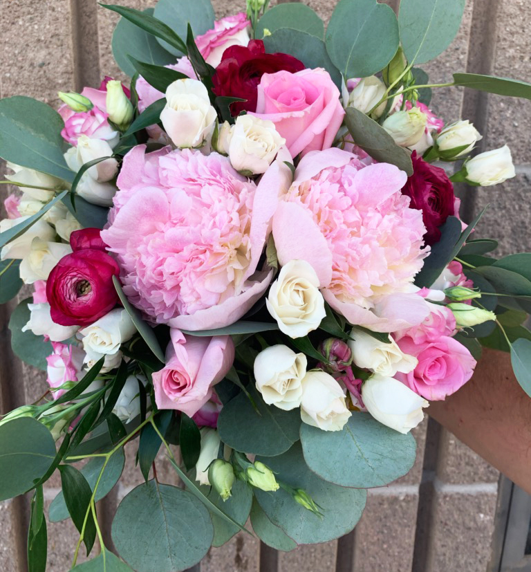 bunchesdirect's tweet photo. Bride Bouquet: Garden style, fresh and summery for your special day. DIY or custom design. #bride #bouquet #bridebouquet #weddingflowers #weddingbouquet #flowers #wedding #gardenstyle #diy #summer #fresh #bulkflowers https://t.co/Y04VToq7fR