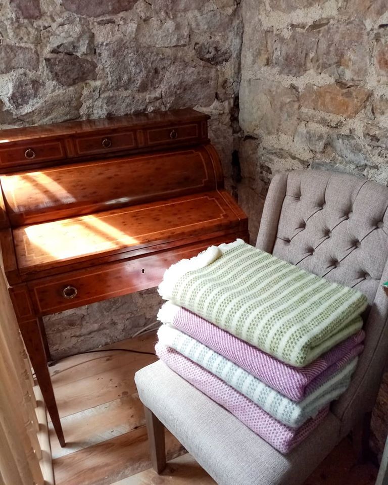 theholdingpond's tweet photo. Summer Sales event , these Throws are €100.
https://t.co/zsCKRDGJW1
The chair is from @finlinefurniture
#theholdingpond #irishcraftanddesign #supportlocal #madeinireland #irishmade #buyirish #backingbusiness #cushendalewoollenmills #allrise #championgreen #thefinelinelook https://t.co/JkywTOvNDo