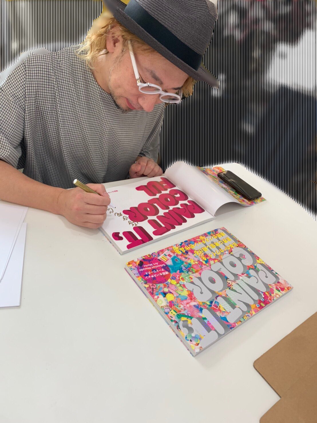 増田セバスチャン Staffより 増田セバスチャンの10年分のアートワークをまとめた初作品集 Paint It Colorful ついに発売 6 Dokidoki 6dokidoki 原宿店と公式通販では直筆サイン本を数量限定で販売 原宿店は7 31 金 13時 国内通販は日付が変わり 増田セバスチャン Staffより 増田セバスチャンの10年分のアートワークをまとめた初作品集 Paint It Colorful ついに発売 6 Dokidoki 6dokidoki 原宿店と公式通販では直筆サイン本を数量限定で販売 原宿店は7 31 金 13時 国内通販は日付が変わり