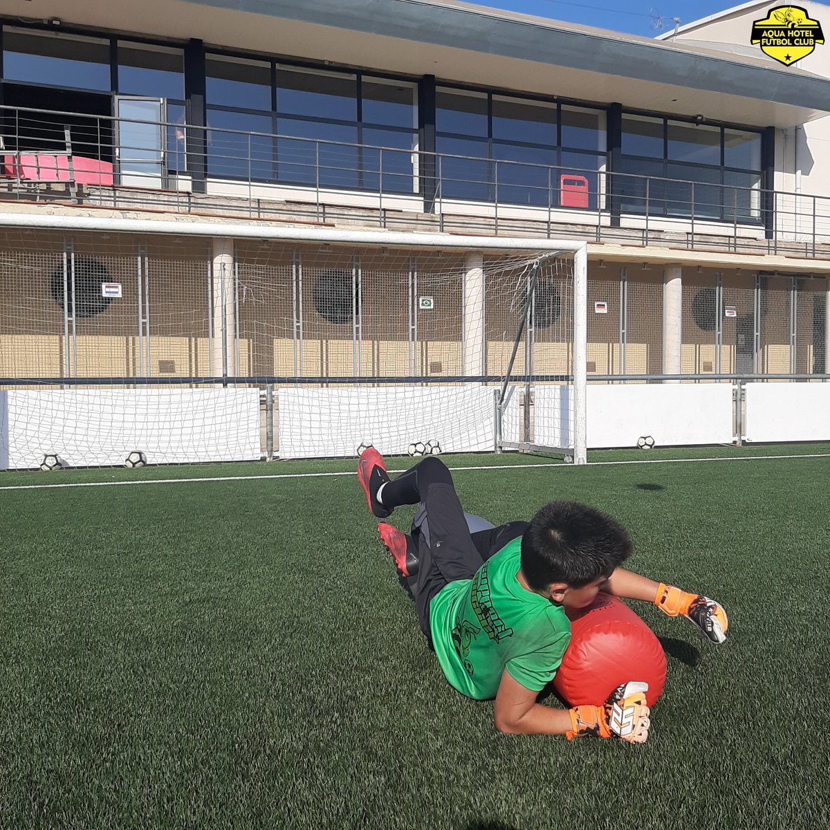 AQUAHOTELFC's tweet photo. 🐝⚽️ A por todas, con todo!⚽️🐝
#CaminemJuntsAHFC
#CaminamosJuntosAHFC
#Beethebest #PinedadeMar #AquaHotel #supportsoccer #supportsoccerextrem https://t.co/Stv6Fte7Zi