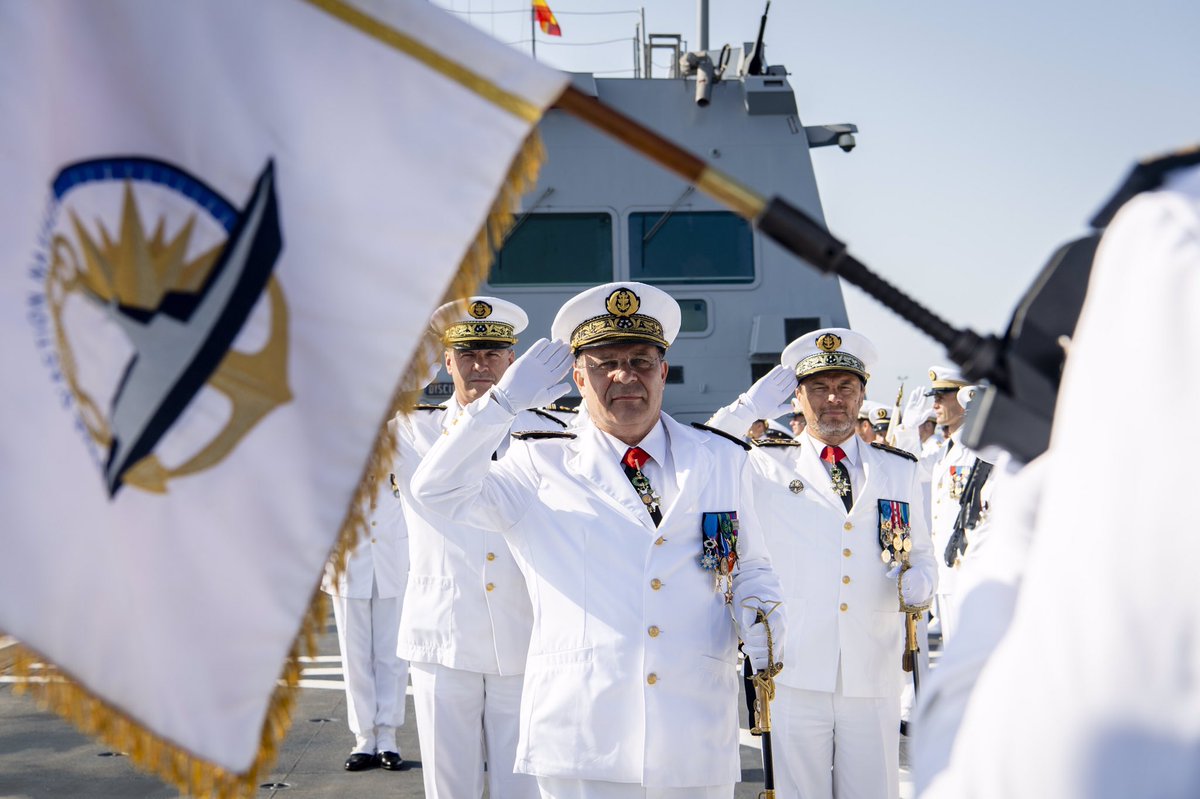 À Toulon, je préside la cérémonie de départ du vice-amiral d’escadre Rolland. Pendant 3 ans, il a profondément modernisé et aguerri la flotte de surface de la <a href="/MarineNationale/">Marine nationale</a>, qui a réalisé des prouesses opérationnelles. Il rejoint désormais la Présidence de la République. BZ.