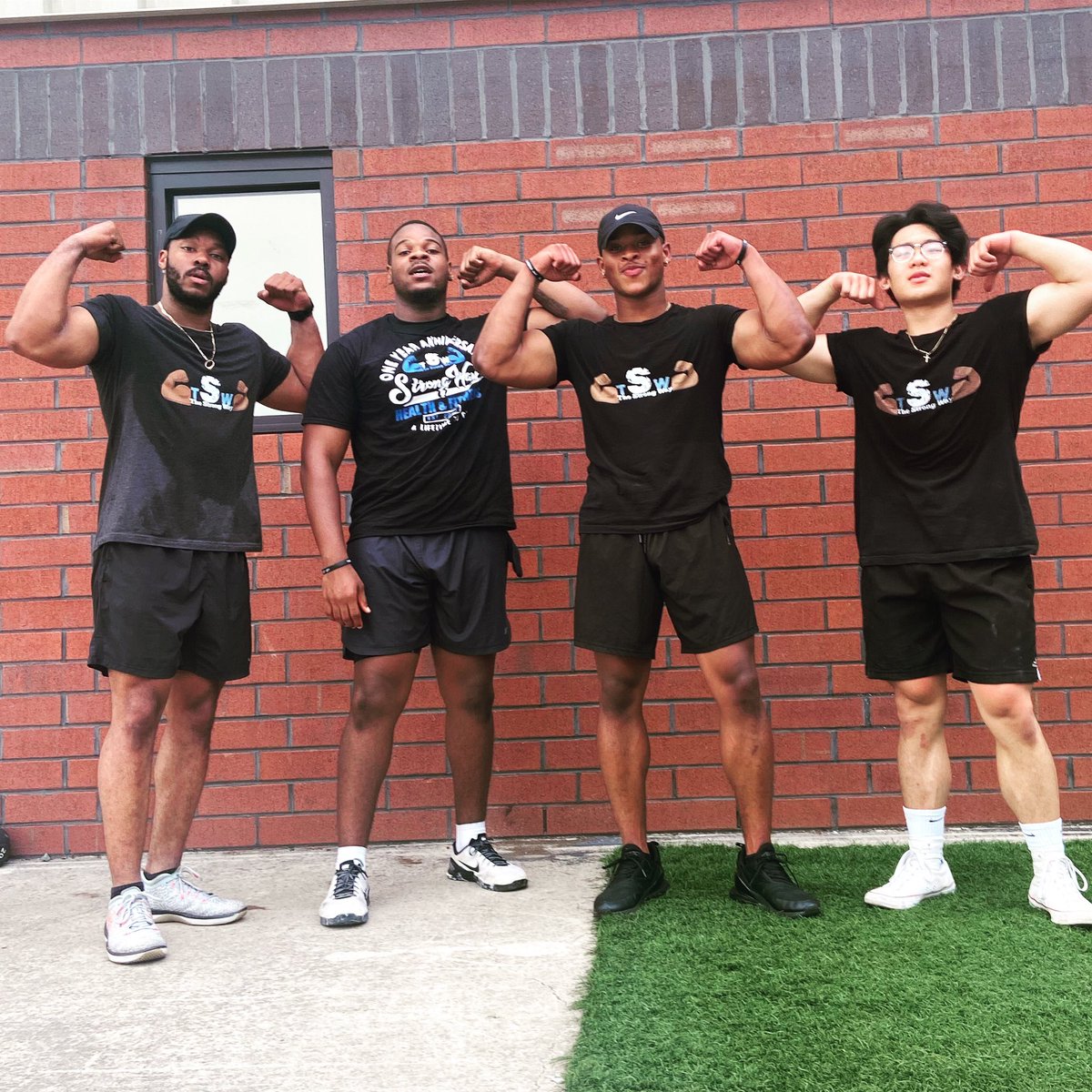 _thestrongway's tweet photo. The Strong Way had a STRONG workout session yesterday with the founder/co-founder and two fellow ambassadors! https://t.co/TO1cCCsbBn