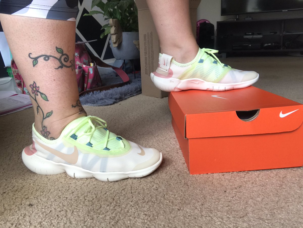 clair_cains's tweet image. Let’s stop all the glumness and marvel at my new @Nike trainers 🥰 @TheShitRunner #runr  #visorclub #purdueperformance @purdueperform @racecheck @AntRuns @MrsC_Runner @Johntytheowl  as Madonna would say..... ‘strike a pose’ 🤣🤣🤣