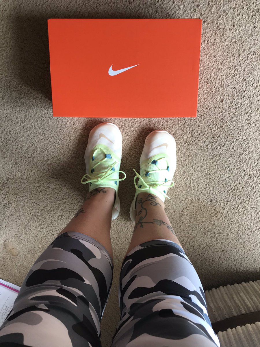 clair_cains's tweet image. Let’s stop all the glumness and marvel at my new @Nike trainers 🥰 @TheShitRunner #runr  #visorclub #purdueperformance @purdueperform @racecheck @AntRuns @MrsC_Runner @Johntytheowl  as Madonna would say..... ‘strike a pose’ 🤣🤣🤣