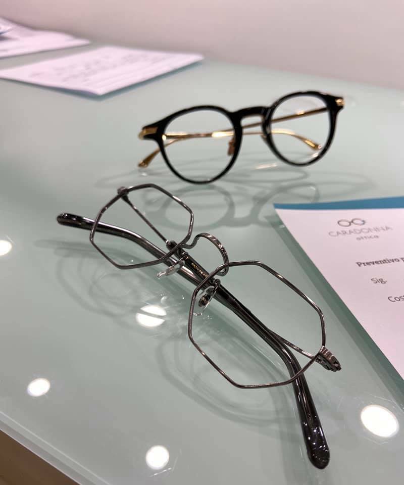 [post lungo per romantici, no perditempo]

A novembre 2019 ho incontrato in negozio un nuovo cliente. Mi ha trovato su Google mentre cercava occhiali di design.

Nel nostro primo incontro mi ha mostrato il suo bellissimo Oliver Peoples di qualche anno fa. Capii subito che co…