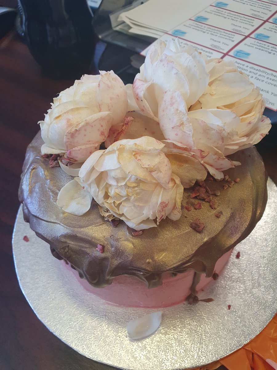 Today we are saying goodbye to our lovely consultant Dr Swamy who is moving to pastures new after 6 years with the team. All the best in your new role Supriya, we'll miss you! 😃🥳 
#NHS #LPT #sociallydistancedcelebrations