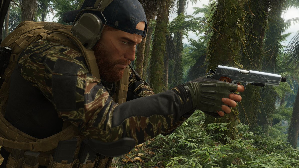 アルティメットエディションに付いてくるサバイバーパックのアイテムですかね、いい感じの1911です☺️  元からある方もグリップを茶色の木製的なのに出来ると良いのですが、流石にそこまでのカスタムはできなくて無念でしたが、これは良い感じです👶 # ゴーストリコン ...