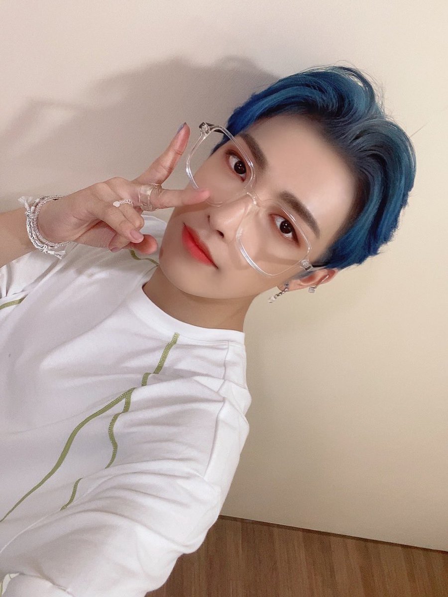 ATEEZofficial's tweet photo. [#홍중] 에이티니~ 오늘 첫방 어땠어요??!
#ATEEZ #에이티즈 https://t.co/m5zexSFnsy