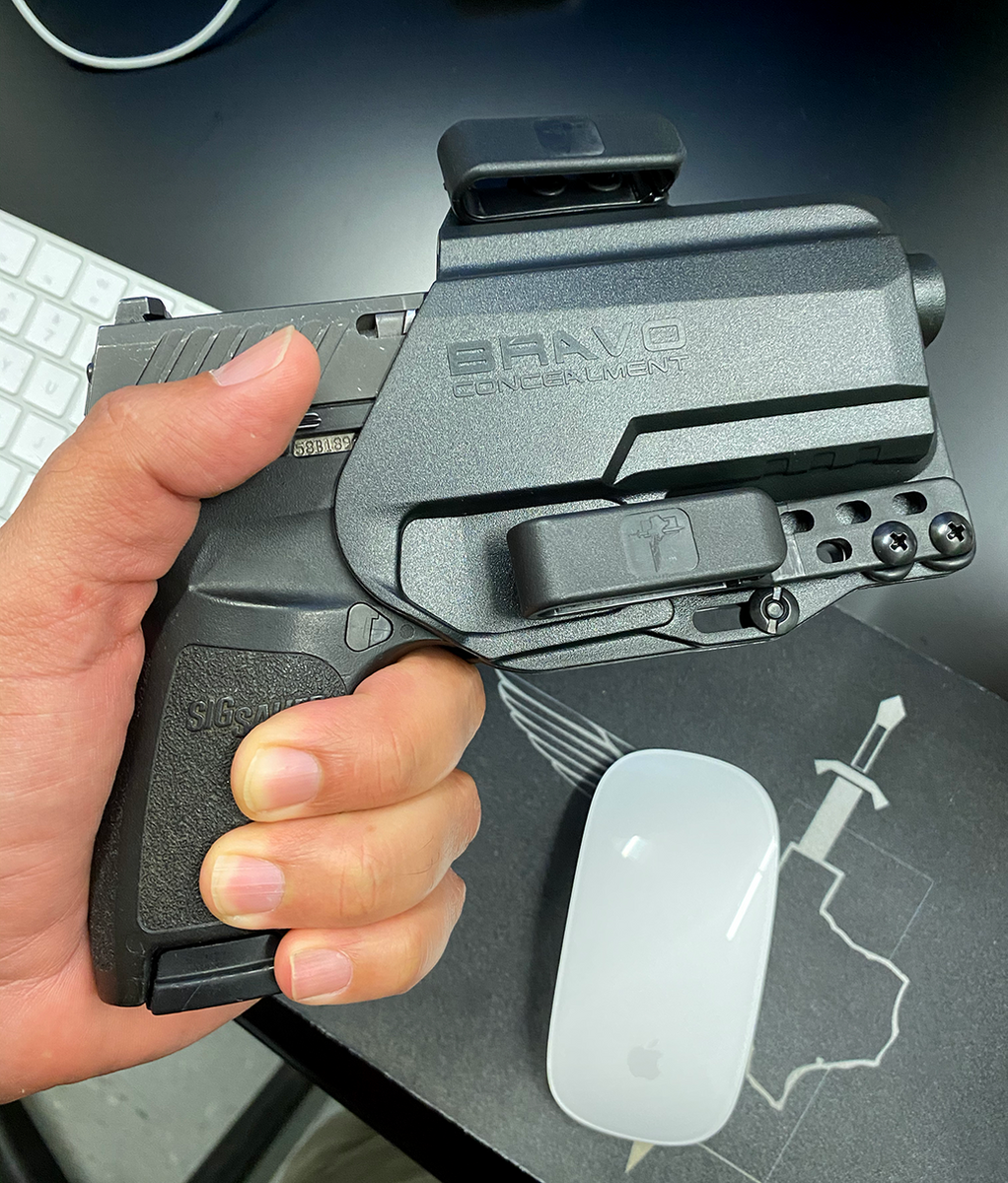 BravoHolsters's tweet photo. P320c & the Bravo 3.0 Gun Holster go hand in hand. Like a glove!
#bravoconcealment #sigsauer #p320c #M18 #sig #IWB #AIWB #everydaycarry https://t.co/zQvkv9R7Ji