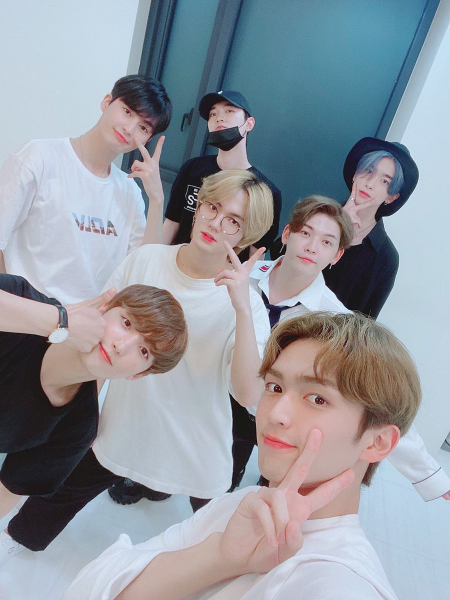 UP10TION's tweet photo. 💛허니텐💛

#업텐션 #UP10TION https://t.co/ZxGdlkJ59p