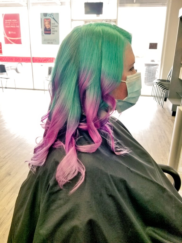 oftheseabeauty's tweet photo. Mermaid Fusion!🧜‍♀️ now that's what a call some radiant hair!💁🏼‍♀️ *swipe to see the before* #pravana #austintxhairsylist #austintx #mermaidhair #hairstylist #austintx #dyinghair https://t.co/03vkFGQRpW