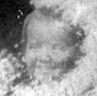 MetascienceITC's tweet photo. These anomalous photographs were taken by Carol Mayes in the mid-1900s during home circle séances. A simple roll film camera was used with no flash and the séance room was dimly lit with a red light. Special thanks to Mike Rogers for allowing us to share these photos. #Paranormal https://t.co/Y026mVcmSU