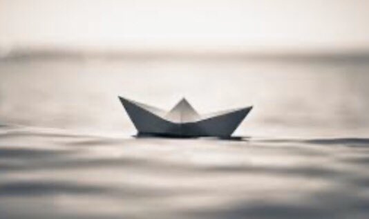 Barbara52744094's tweet image. #discrepancy 
of words
like conversations 
written on 
#paper boats
drifting aimlessly 
to sea

#Poetryin13 
#vss365 
#WritingCommunity
