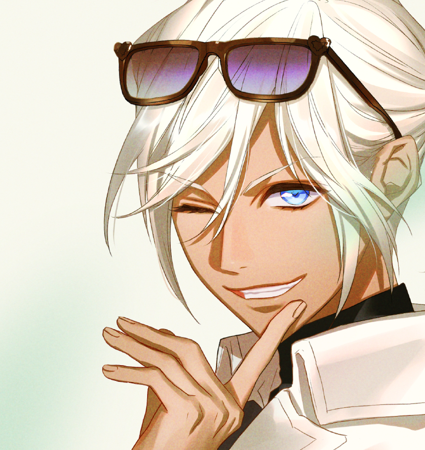 Citron:He is so unbelievably warm jesus christ he's like a portable sun. When you hug him you are just really toasty and comfortable and he smells really nice. Like spices and foreign perfume. He also radiates energy so if you're tired he's like a battery.