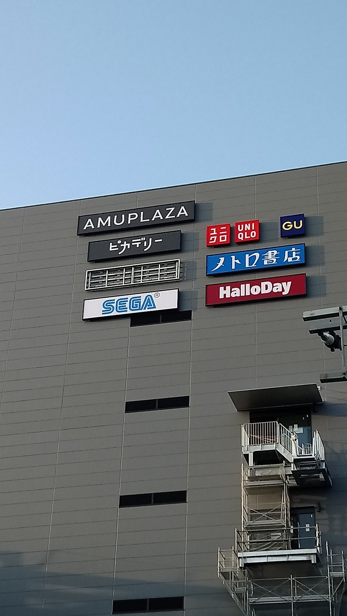 Kumamoto Notice 熊本駅ビル 店舗ロゴ 空いた看板には何が入るのか 北ビル ビックカメラのロゴも 熊本 熊本駅 熊本駅ビル Jr熊本シティ Jr博多シティ 再開発 駅ビル アミュプラザ 熊本駅北ビル Jr九州 熊本駅西ビル 熊本駅東口駅前広場