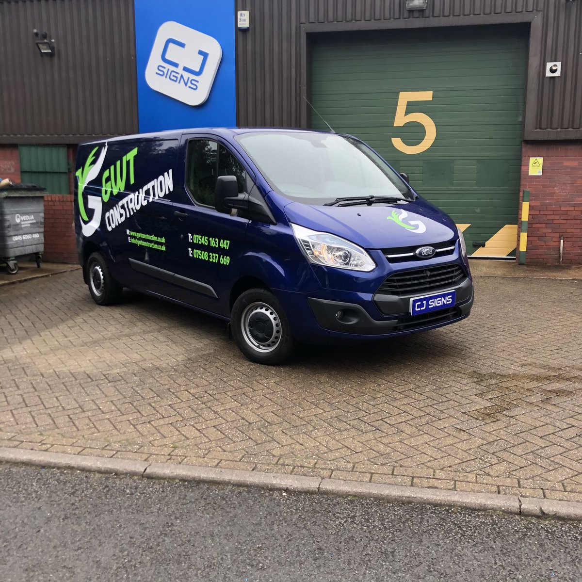 CJSignsLtd's tweet photo. A couple of tidy designs on this #transit and #fiesta for GWT Construction with perforated windows on the fiesta.  

@Metamarkuk @Contra_Vision #perforated #fiestavan #vangraphics #branding #sheffield https://t.co/KoBmmCAOn0