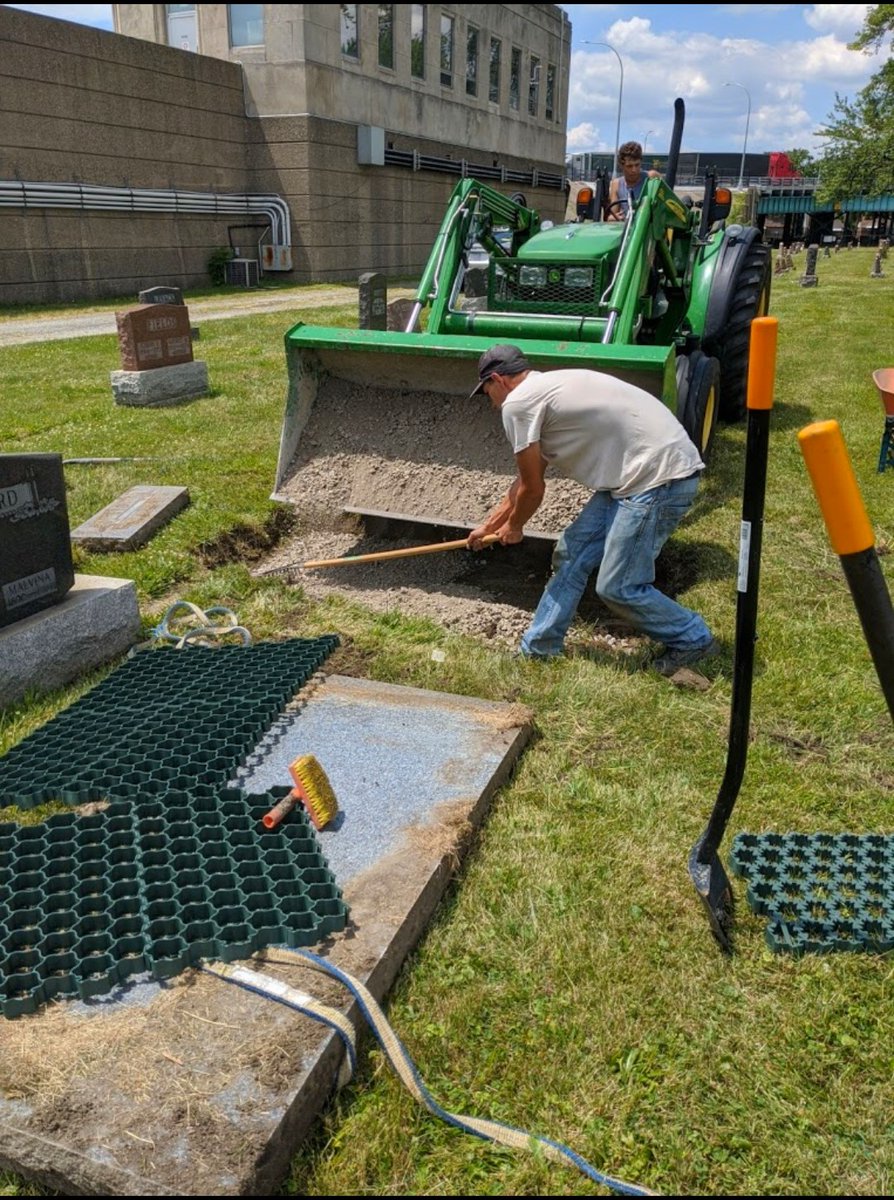 SafeCemeteries's tweet photo. Permeable grid is a restoration game changer. With the help of a
🚜 & some 💪muscle, we removed the marker, leveled & added crushed gravel/grid before laying the marker back into place.
➡https://t.co/Q4H28CYJrQ
#thursdaymorning #Windsor #heritage #conservation #permeablegrid https://t.co/wBcBZ1tpN2
