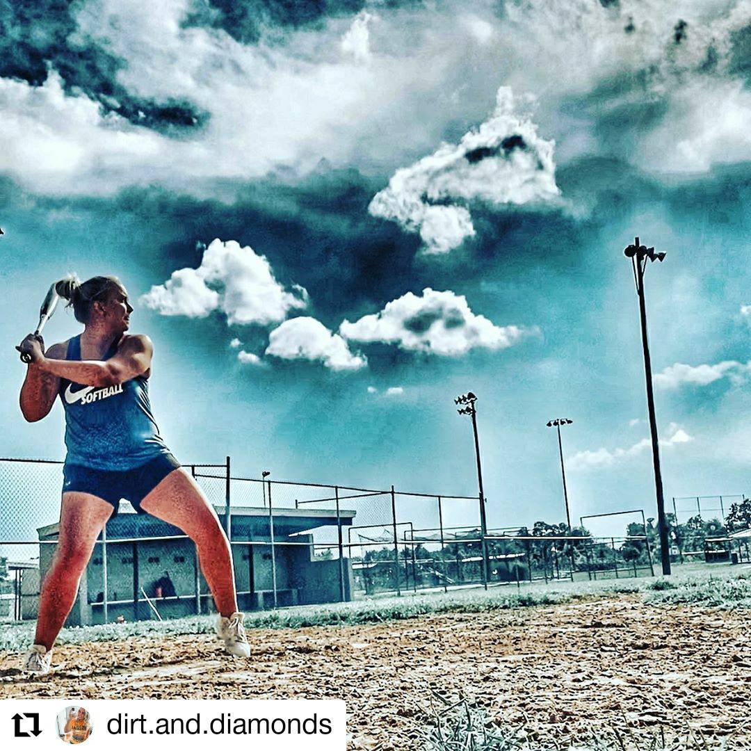 ISPSO's tweet photo. #Repost @dirt.and.diamonds
• • • • • •
Boonville, Indiana
Little BP tonight. #bp #practice #softball #stfusoftball #ispso @ispso @stfu_softball #spsoftball #miken @therealmikensports #freak #blonde #instagram #instagood #photooftheday #snapseed #hoosier #nike @nike https://t.co/voexDryfQD