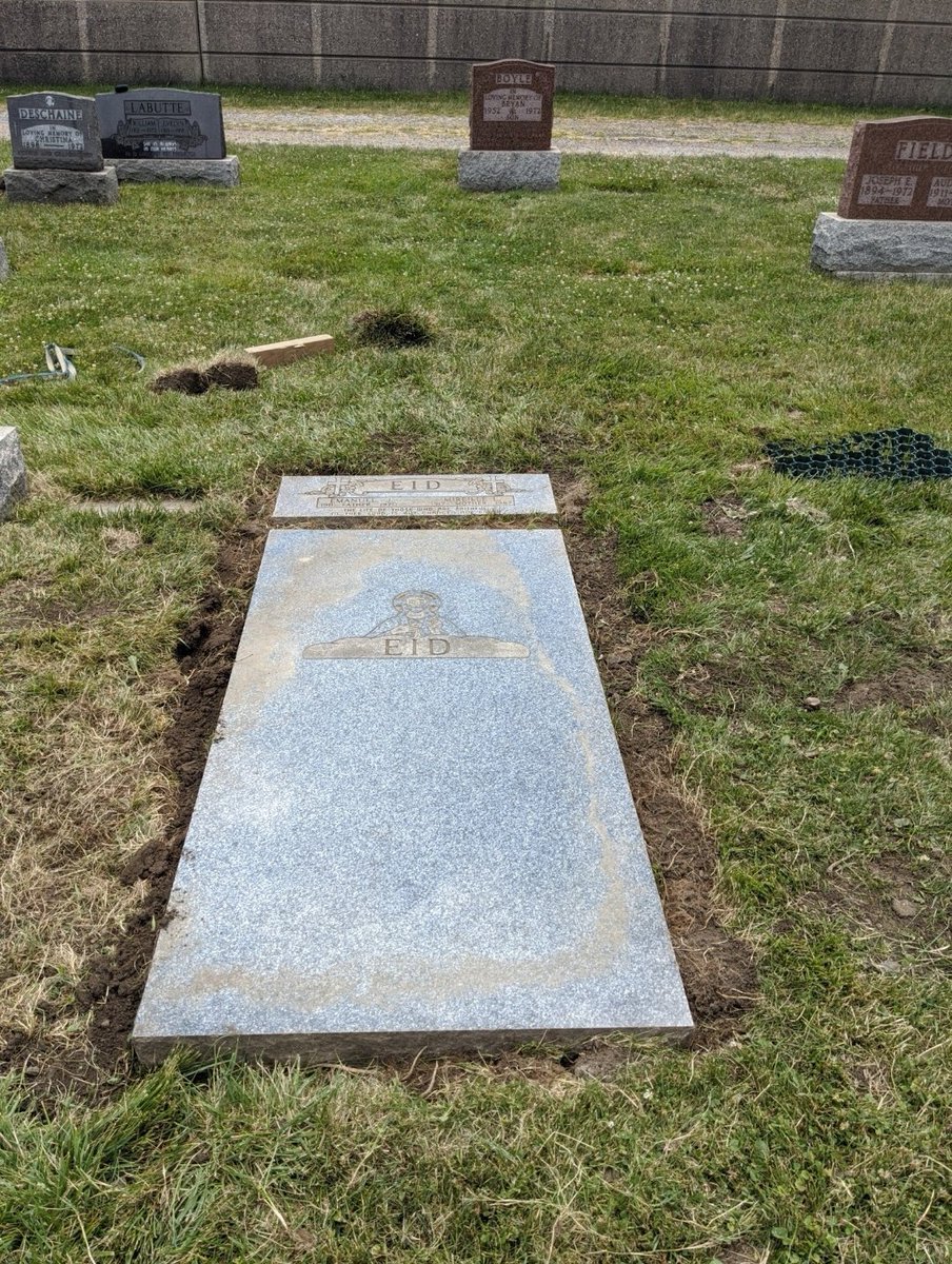 SafeCemeteries's tweet photo. Permeable grid is a restoration game changer. With the help of a
🚜 & some 💪muscle, we removed the marker, leveled & added crushed gravel/grid before laying the marker back into place.
➡https://t.co/Q4H28CYJrQ
#thursdaymorning #Windsor #heritage #conservation #permeablegrid https://t.co/wBcBZ1tpN2