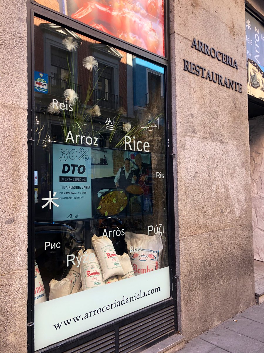 ArrocesDaniela's tweet photo. Antes de entrar, en nuestra pantalla, ya puedes ver imágenes de nuestros mejores #arroces y #paellas para decidir una vez entréis 😉 https://t.co/pp4wZdGG3T