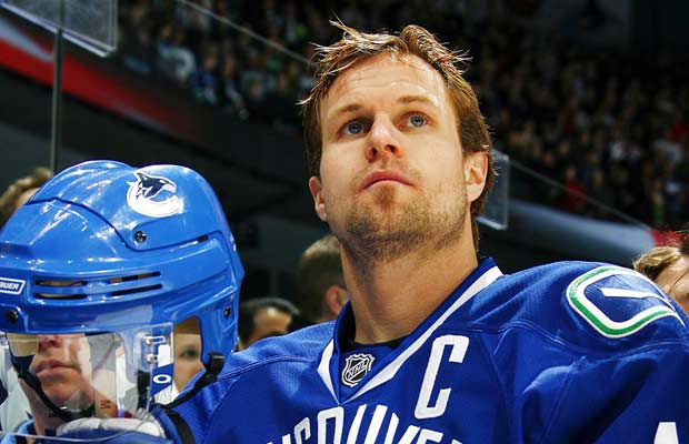 Happy 47th birthday to Canuck legend Markus Naslund ! 