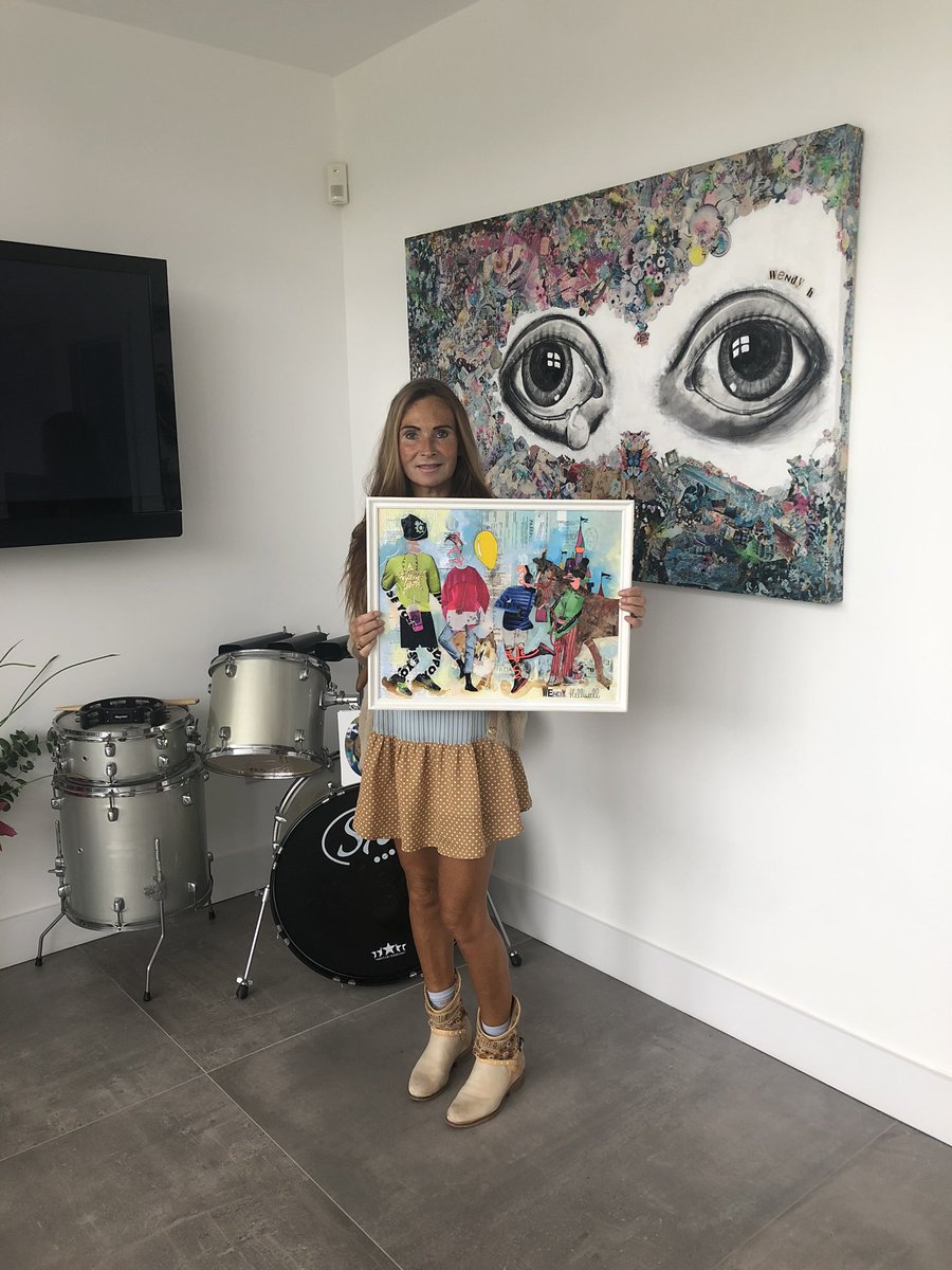 PaulineMacM's tweet photo. Over the moon with my #Commission from the very lovely @wendyhelliwell whom I met last year through the @MacArtShow... a #quirkyqueue with a nod to our family!  Love it 😍 Thank you so much Wendy xx https://t.co/sx8U1xP9y4