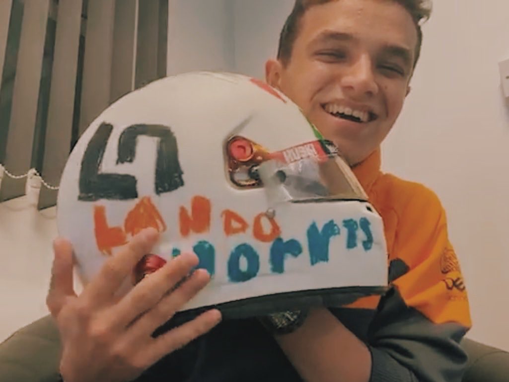 ‼️ <a href="/LandoNorris/">Lando Norris</a>’ #BritishGP helmet as designed by Eva, who is only 6 Years Old! Very well deserved 🧡

We absolutely love it! This is something Eva will cherish forever 👏

#L4NDO #LN4 #F1 🇬🇧