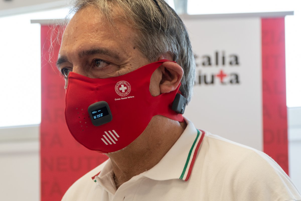 crocerossa's tweet photo. "La sicurezza dei nostri operatori è prioritaria. La cura delle persone deve passare anche dall'utilizzo delle nuove tecnologie. Da settembre #YouSafeMask sarà a disposizione dei nostri operatori per le attività di biocontenimento del #Covid19". Il Presidente 
@Francescorocca. https://t.co/9ap4giHGcv