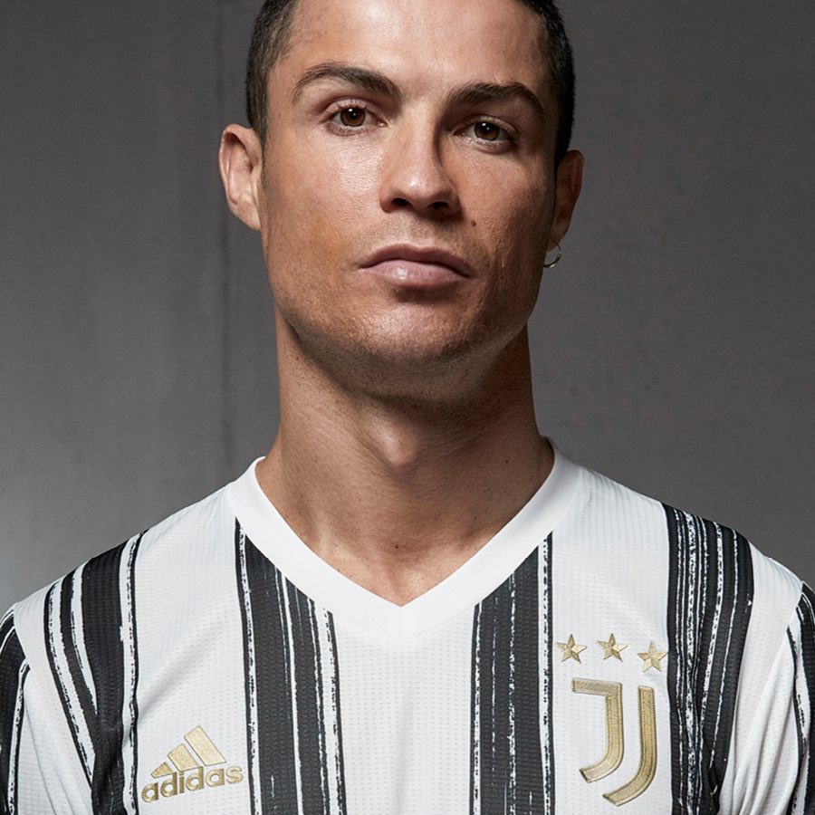 LaCasacaBlog's tweet photo. Algo bueno sobre este diseño:
Los pincelazos en los bastones varían en las camisetas. https://t.co/PT2itccTLH