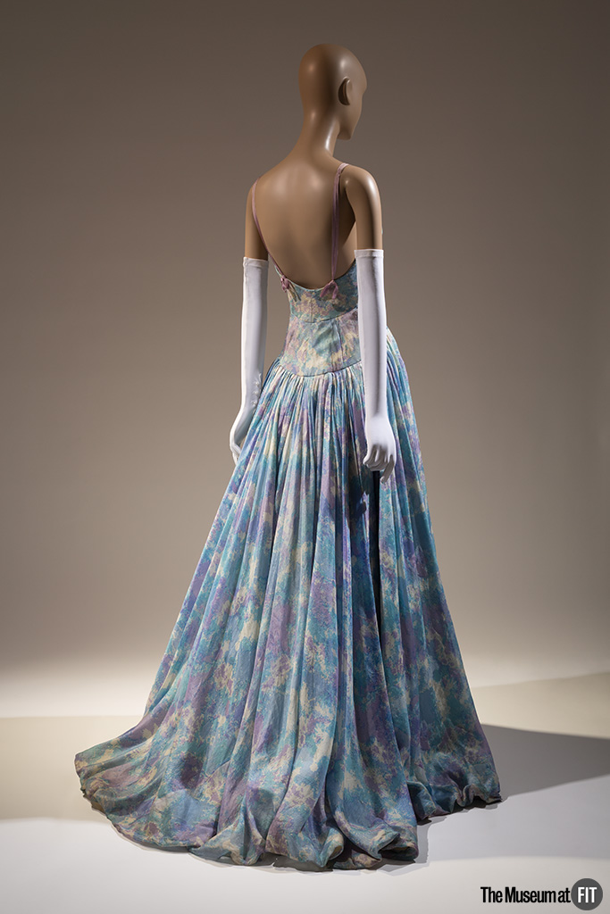 museumatFIT's tweet photo. #MuseumFromHome #TBT This beautiful gown is by Jon Weston, one of a number of designers who broke racial barriers in the New York fashion industry. It dates to 1955, the year he graduated from FIT. 
Hear #BlackFashionDesigners stories on our mobile tour. https://t.co/mlKs52snjo https://t.co/fRfTNeni1D