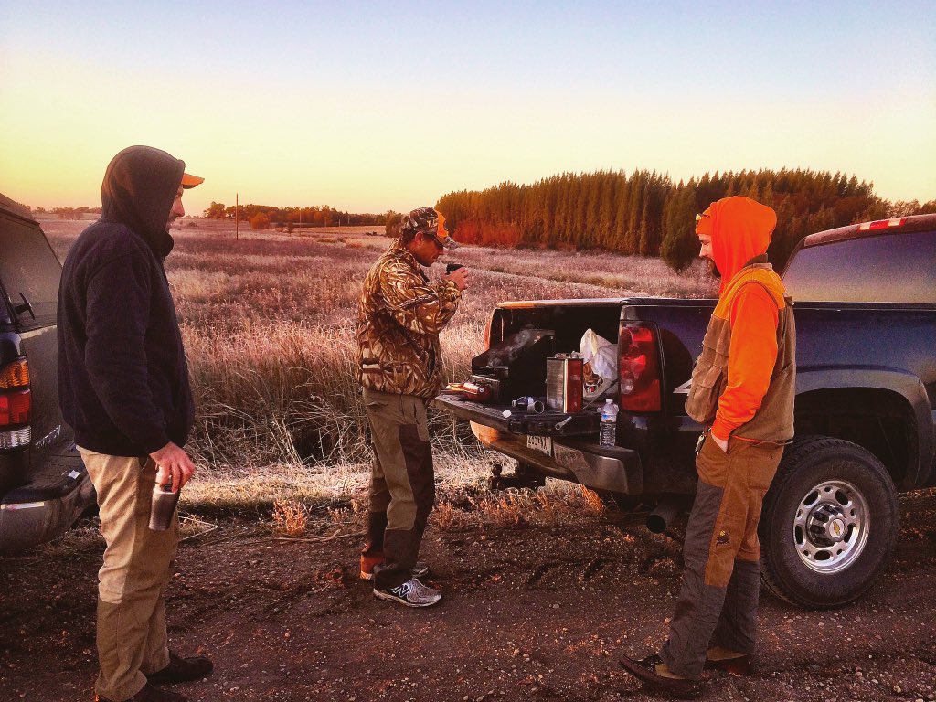 ryemill1's tweet photo. A hint of Fall in the air the Bur oaks starting to drop their acorns has me dreaming of a pheasant opener morning tailgate breakfast outside of a favorite WMA. #pheasantsforever #FANOutdoors #publiclandowner https://t.co/jeO85xej5w