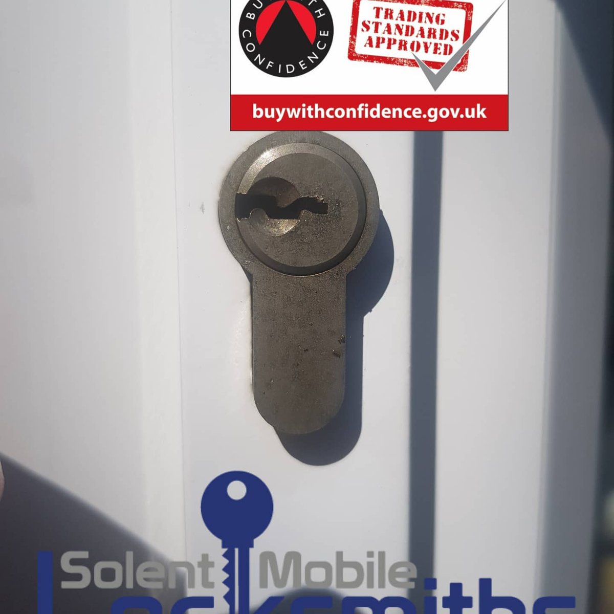 SolentLocksmith's tweet photo. Customer in #Gosport lost the keys to their conservatory door. Lock picked and cylinder replaced. Both doors adjusted at the same time and all working like new. #LocalLocksmiths #LocalBusinesses #LocksmithService #LocksmithsNearMe #LocksmithsGosport #BuyWithConfidence https://t.co/ucGE67Ir71