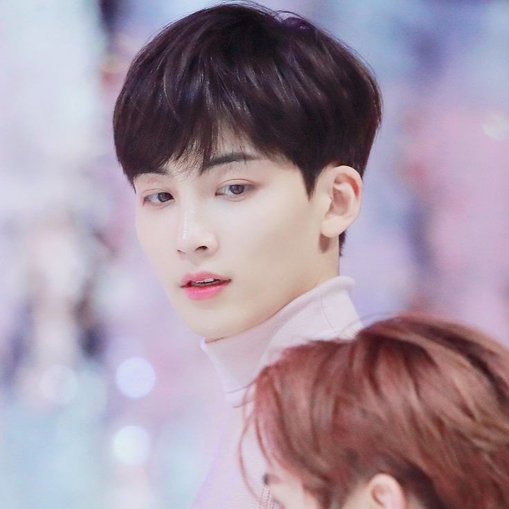 JEONGHAN WEARING TURTLENECKA thread;