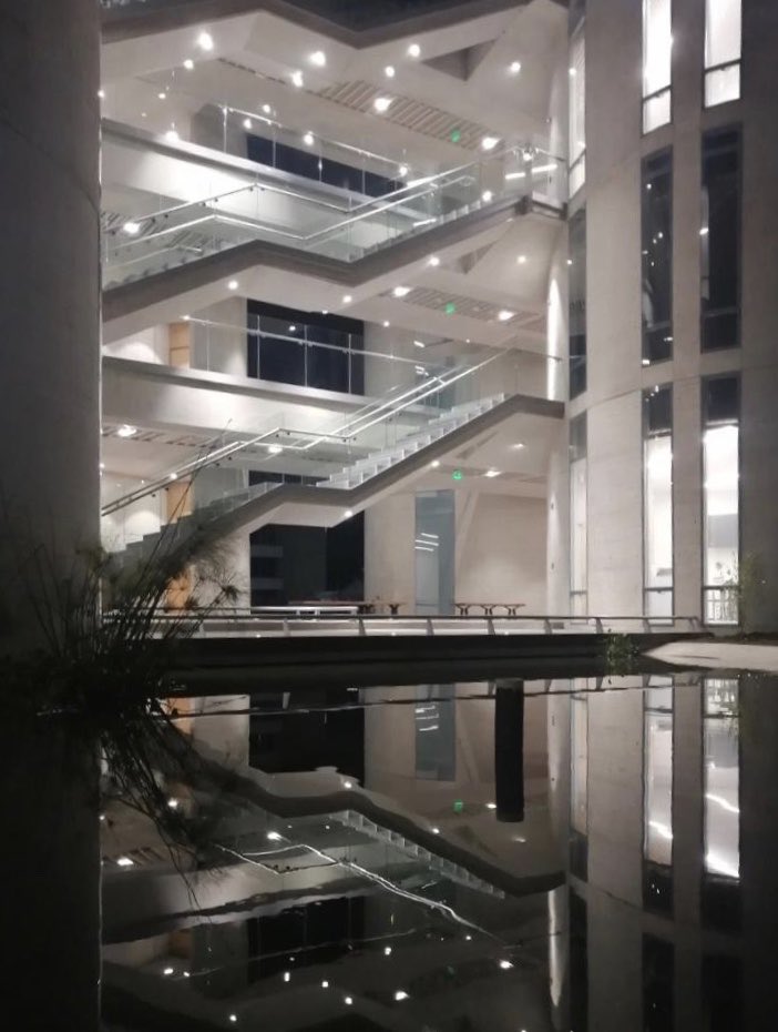 JaimeFrankyR's tweet photo. Antes del tiempo planeado y con menos de los recursos presupuestados se está terminando el edificio de aulas de ciencias @UNALOficial @MantillaIgnacio @un_bogota https://t.co/b482ZO3HnQ