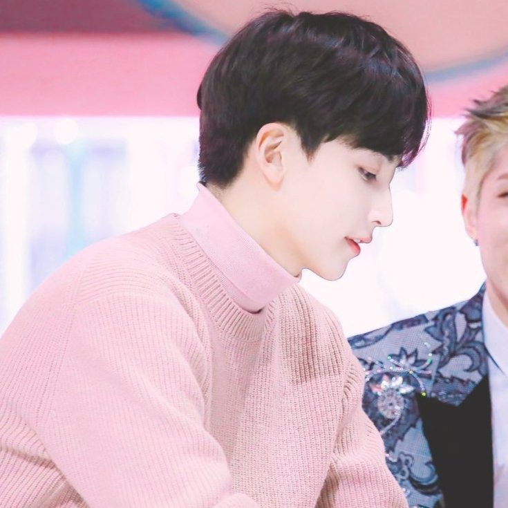 JEONGHAN WEARING TURTLENECKA thread;