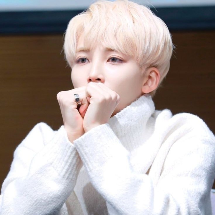 JEONGHAN WEARING TURTLENECKA thread;